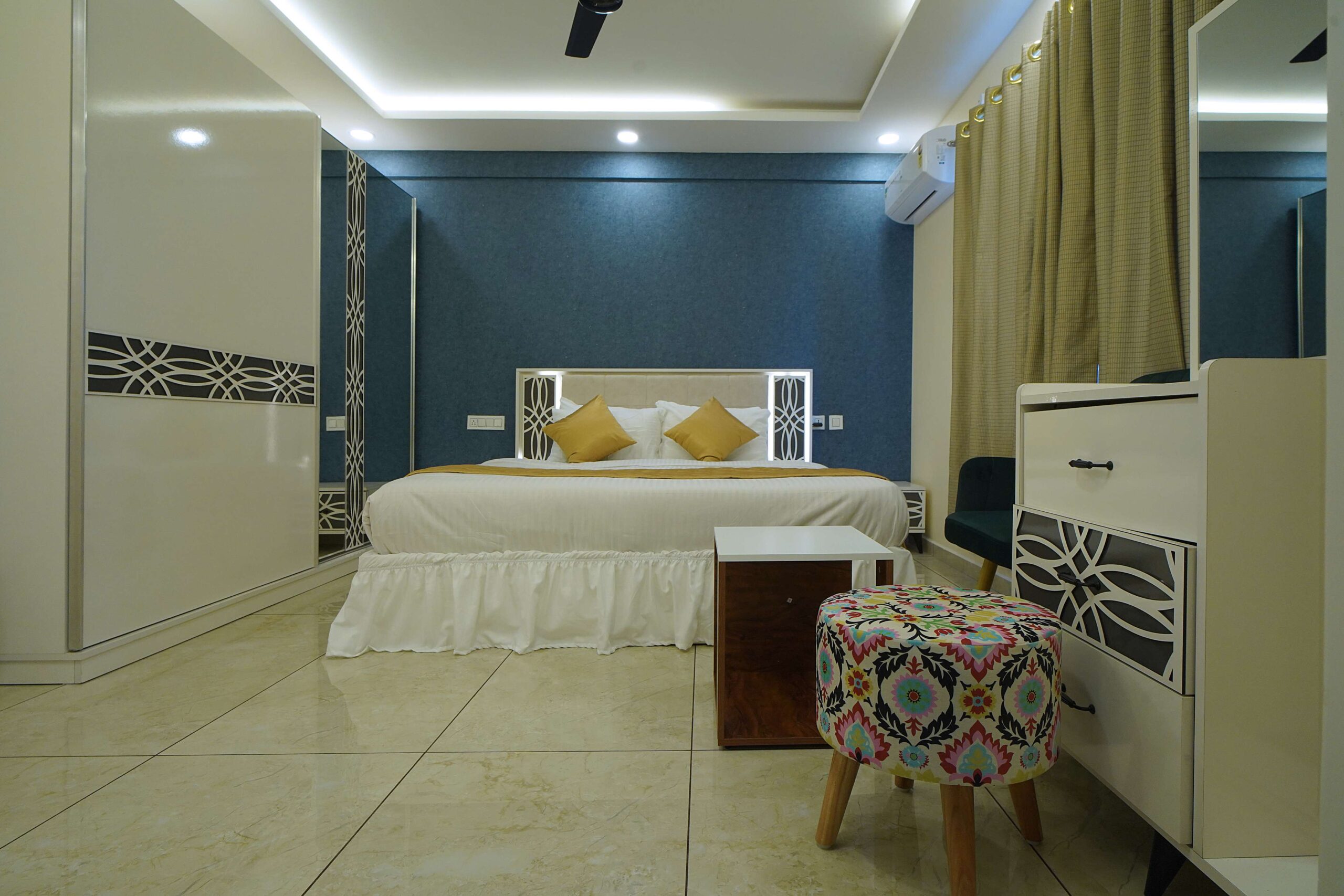 BEDROOM 2