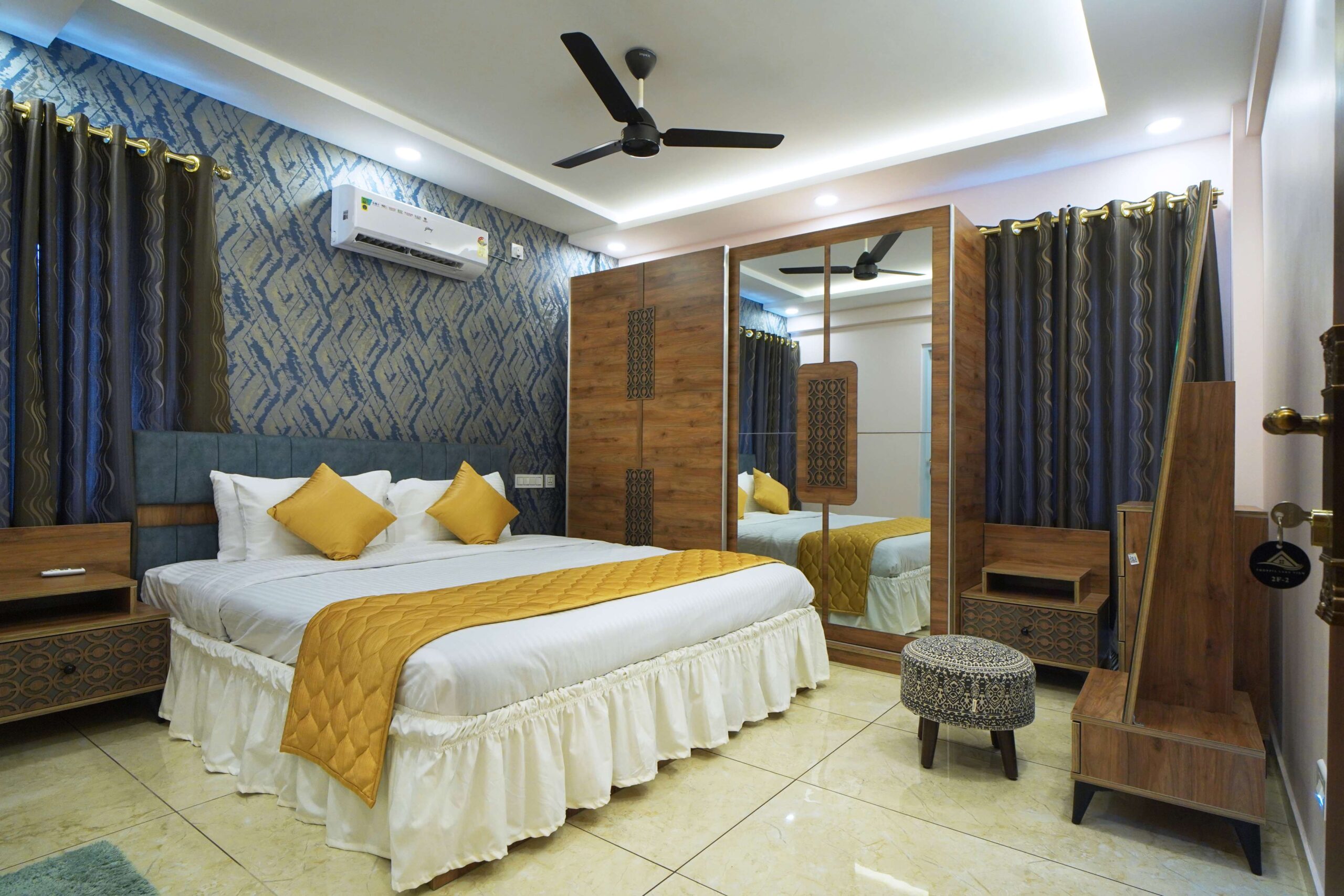 BEDROOM 2